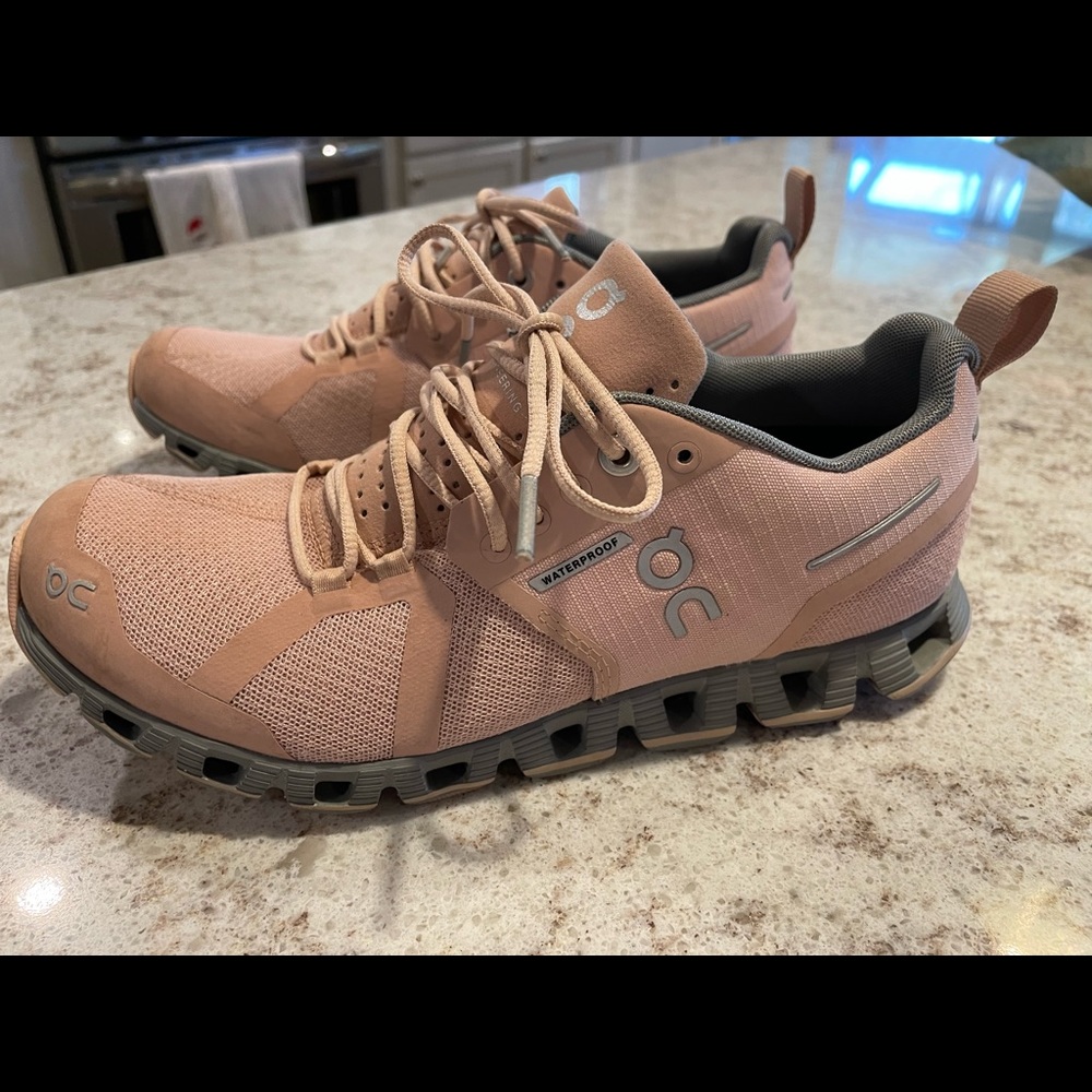 pink on clouds in great condition size 6.5